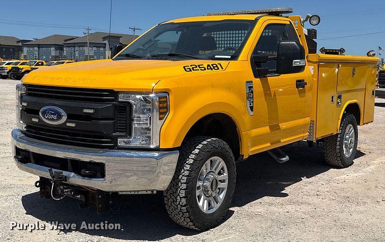 Image of Ford F-350 Primary image