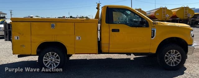 Image of Ford F-350 equipment image 3