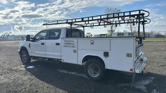 Image of Ford F-350 equipment image 2