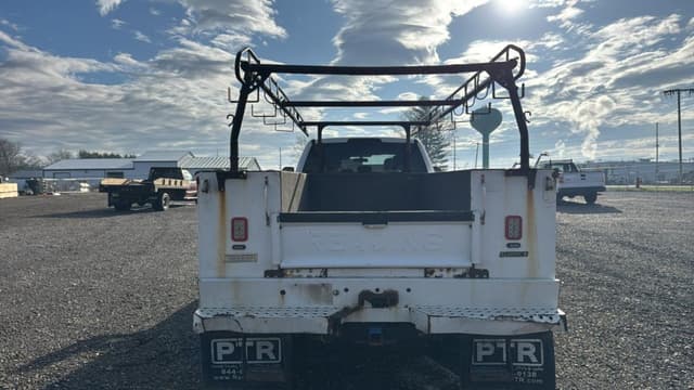 Image of Ford F-350 equipment image 3