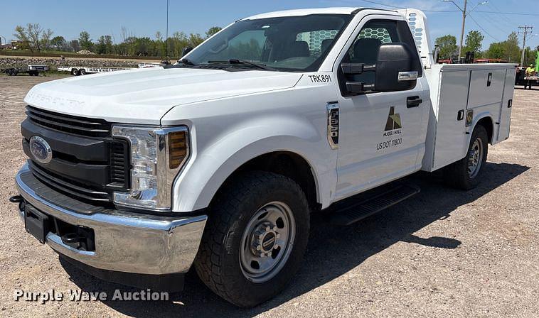 Image of Ford F-350 Primary image