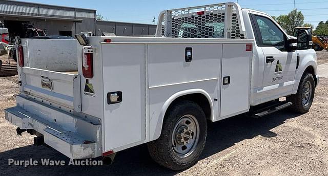 Image of Ford F-350 equipment image 4