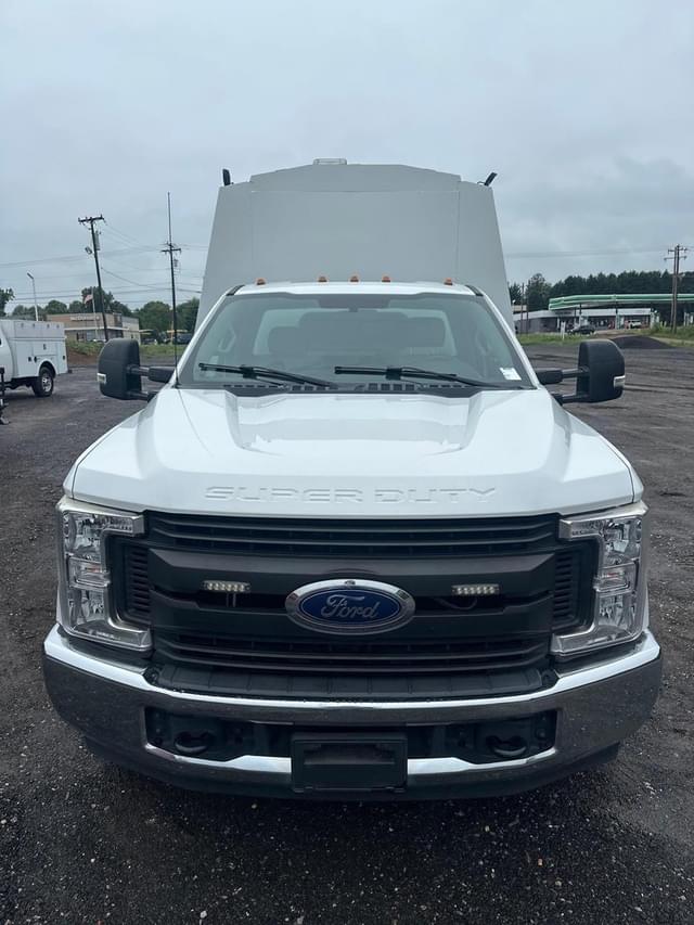 Image of Ford F-350 equipment image 1
