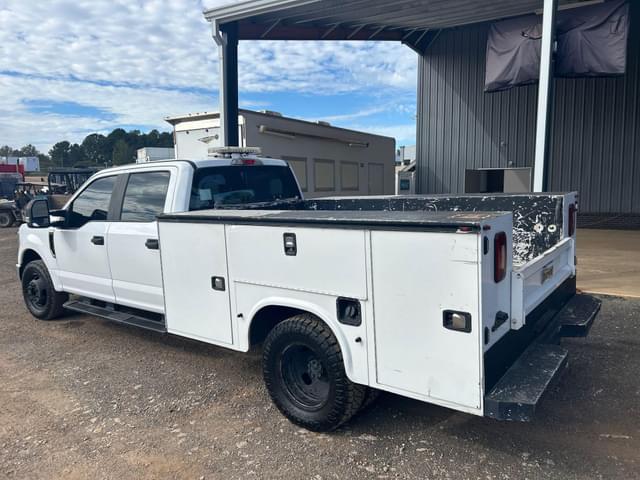 Image of Ford F-350 equipment image 3
