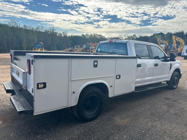 Image of Ford F-350 equipment image 2