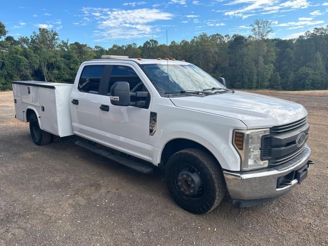 Image of Ford F-350 equipment image 1