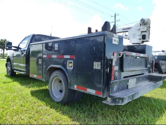 Image of Ford F-350 equipment image 3
