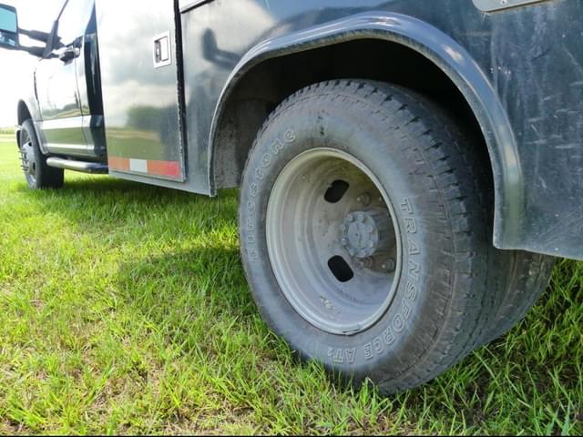 Image of Ford F-350 equipment image 4