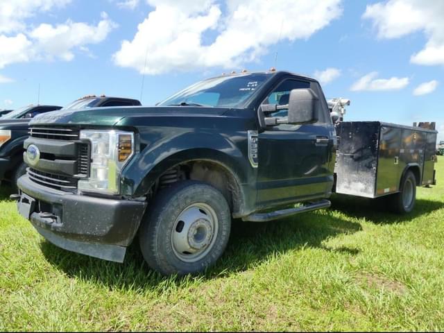 Image of Ford F-350 equipment image 1
