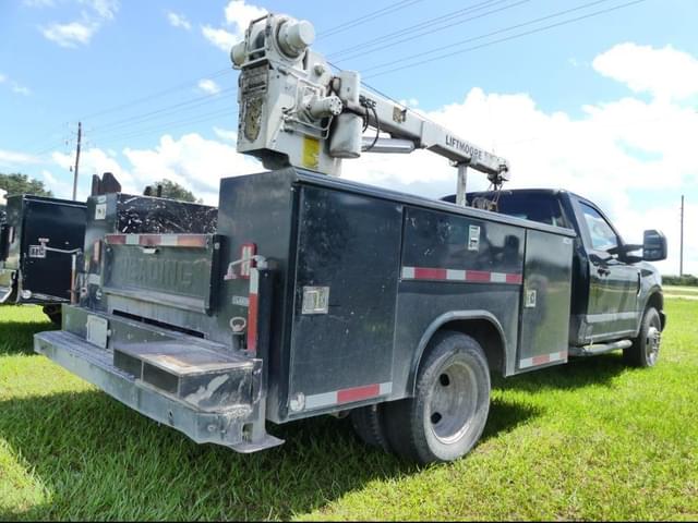 Image of Ford F-350 equipment image 2