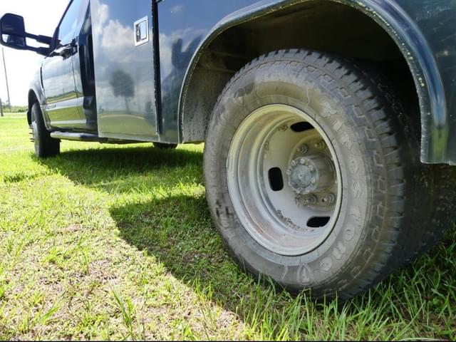 Image of Ford F-350 equipment image 4