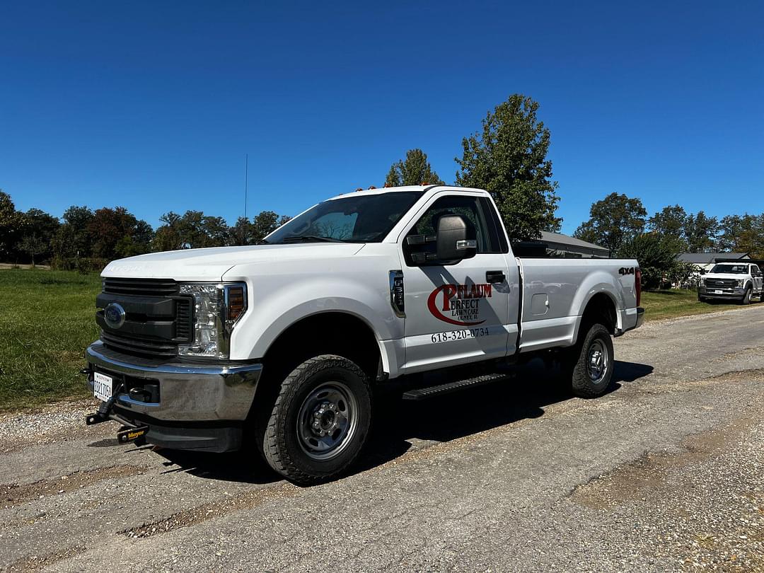 Image of Ford F-350 Primary image