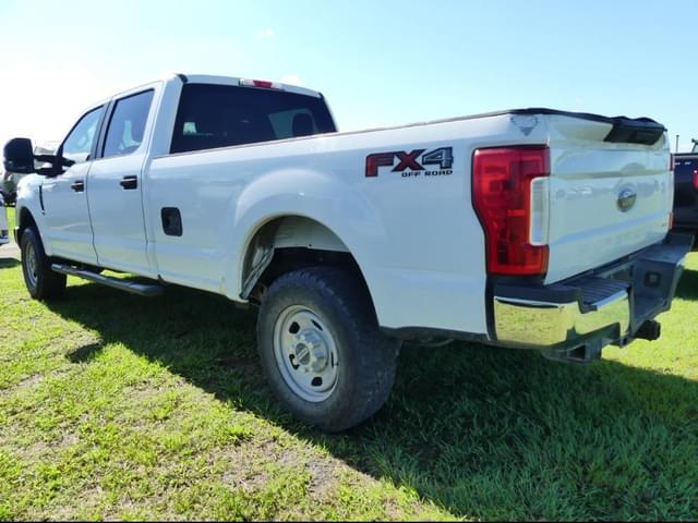 Image of Ford F-350 equipment image 3
