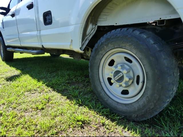 Image of Ford F-350 equipment image 4