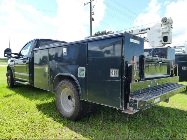 Image of Ford F-350 equipment image 3