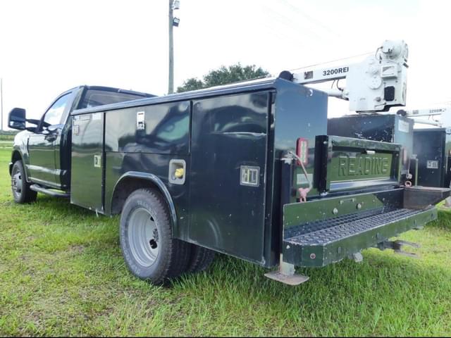 Image of Ford F-350 equipment image 3