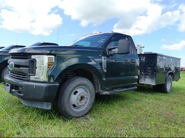 Image of Ford F-350 equipment image 1