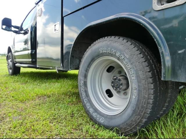 Image of Ford F-350 equipment image 4