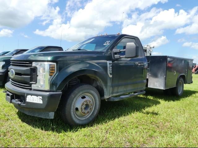 Image of Ford F-350 equipment image 1