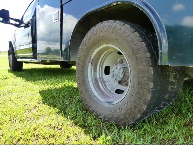 Image of Ford F-350 equipment image 4