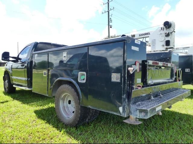 Image of Ford F-350 equipment image 3