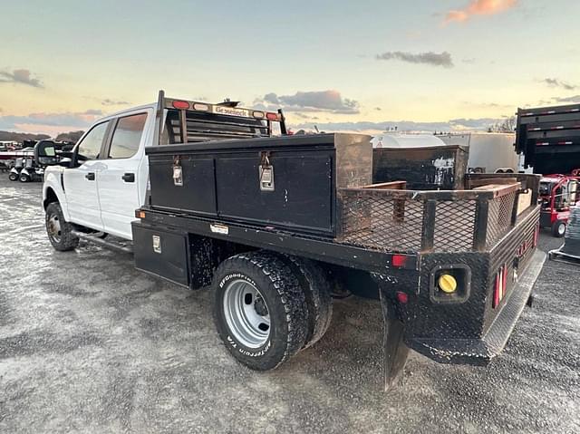 Image of Ford F-350 equipment image 3