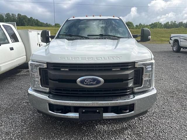 Image of Ford F-350 equipment image 1