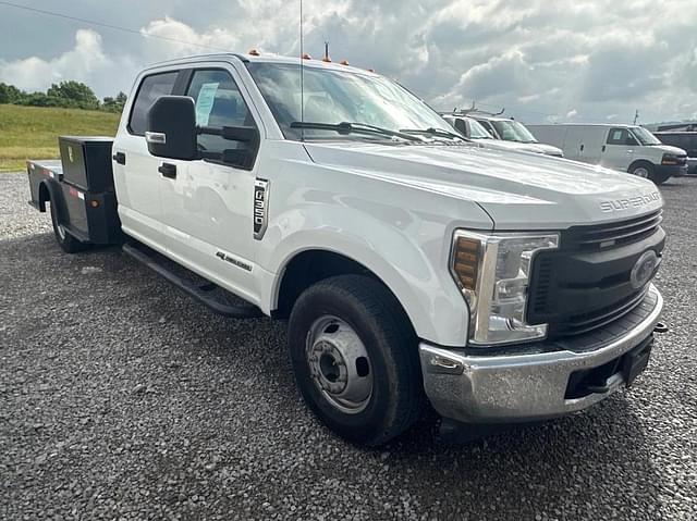 Image of Ford F-350 equipment image 2
