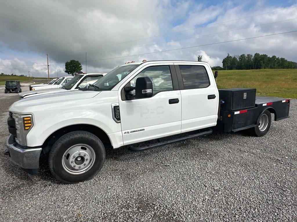 Image of Ford F-350 Primary image