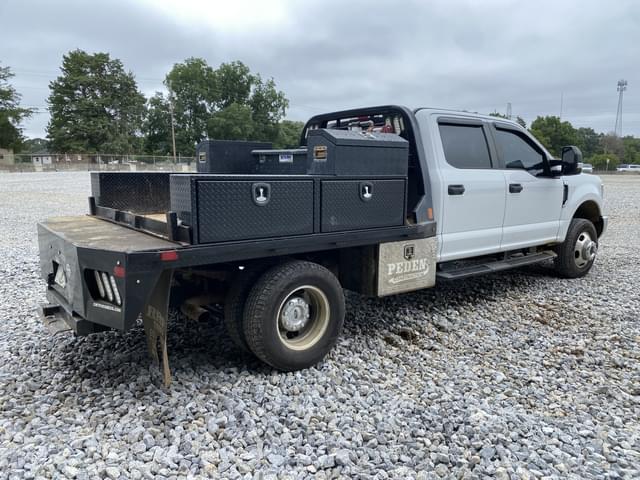 Image of Ford F-350 equipment image 2