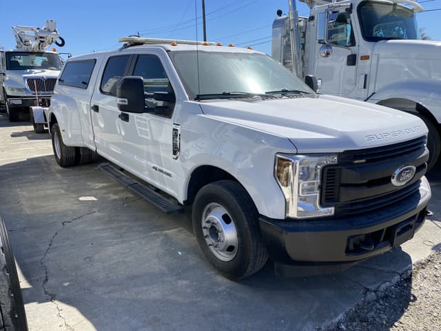 Image of Ford F-350 equipment image 3