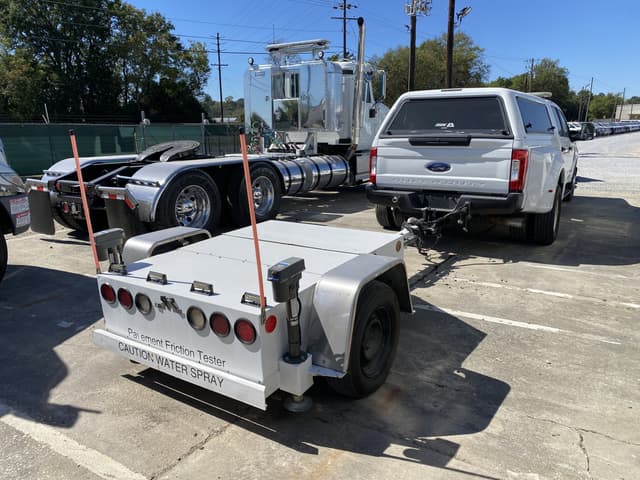 Image of Ford F-350 equipment image 2