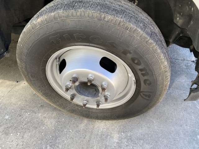 Image of Ford F-350 equipment image 4