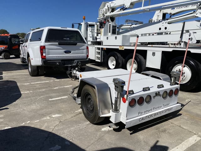 Image of Ford F-350 equipment image 1