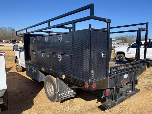 Image of Ford F-350 equipment image 1