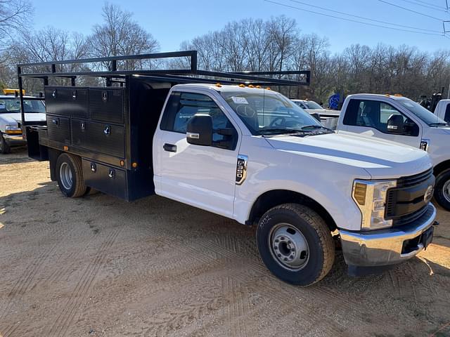 Image of Ford F-350 equipment image 3