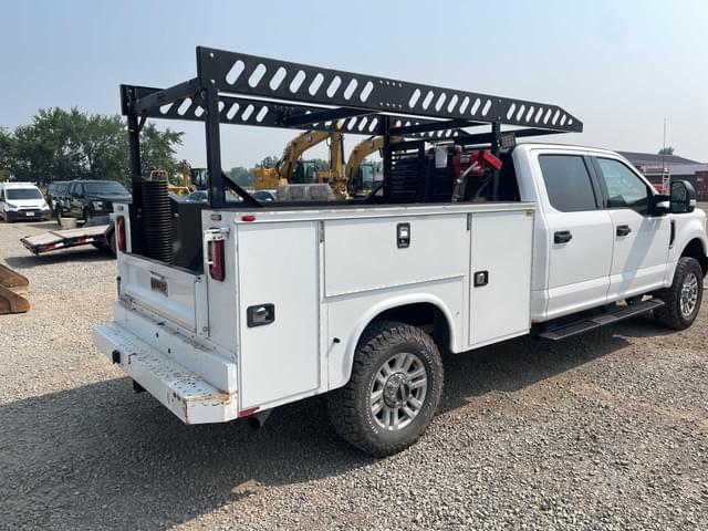 Image of Ford F-350 equipment image 4