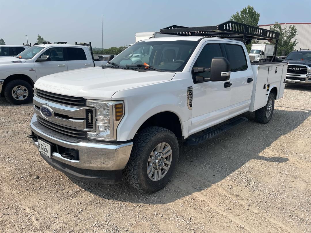 Image of Ford F-350 Primary image