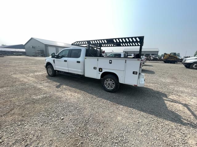Image of Ford F-350 equipment image 2