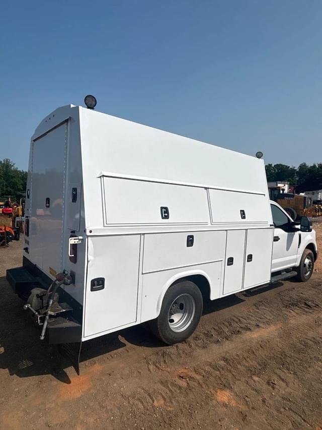 Image of Ford F-350 equipment image 2