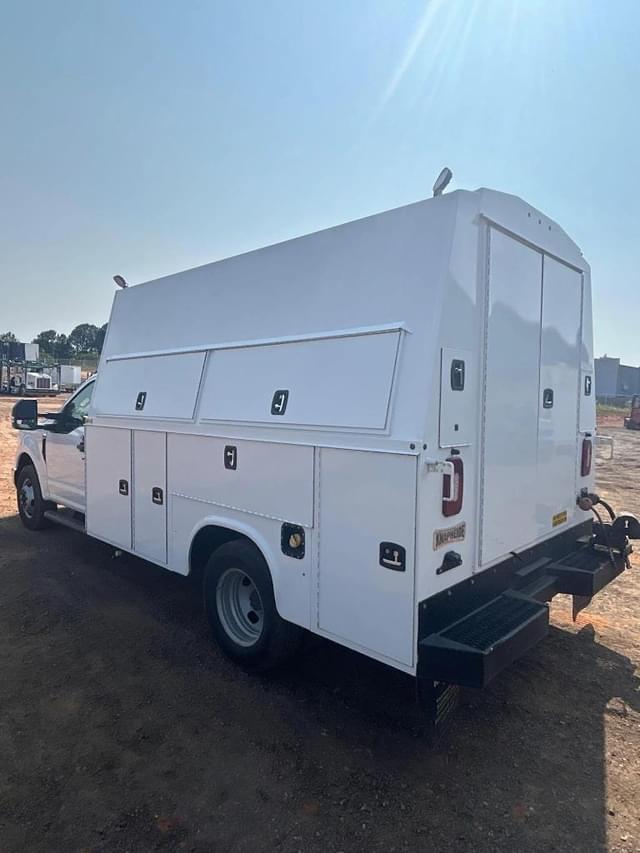 Image of Ford F-350 equipment image 3
