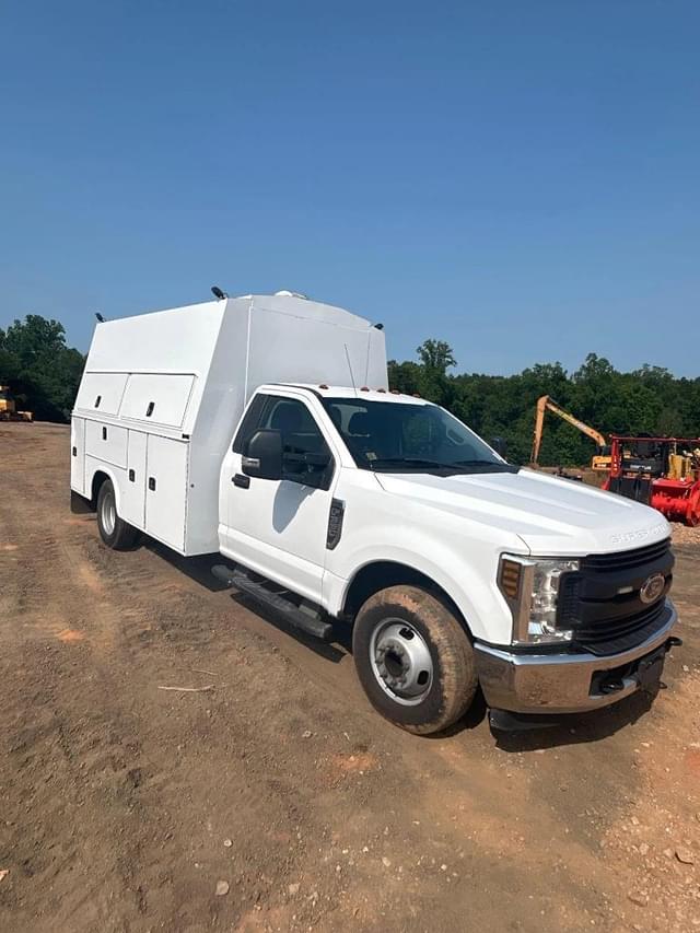 Image of Ford F-350 equipment image 1