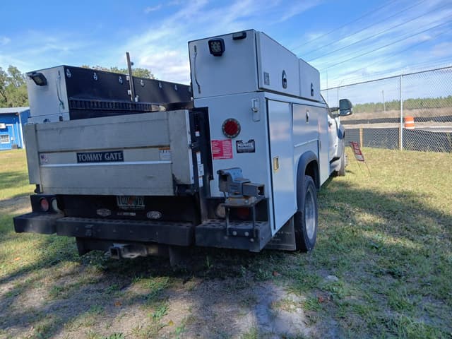 Image of Ford F-450 equipment image 4
