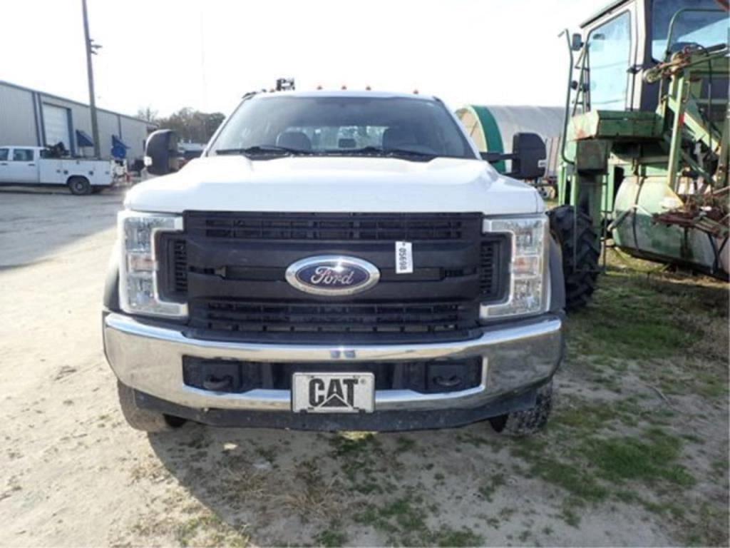 Image of Ford F-450 Primary image