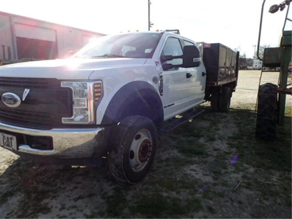 Image of Ford F-450 Primary image