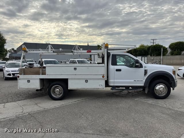 Image of Ford F-450 equipment image 3