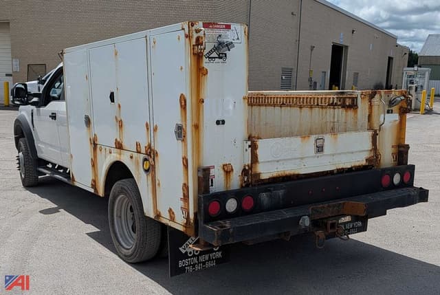 Image of Ford F-450 equipment image 3
