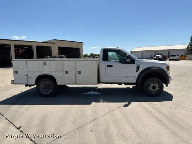 Image of Ford F-450 equipment image 3