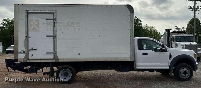 Image of Ford F-450 equipment image 3