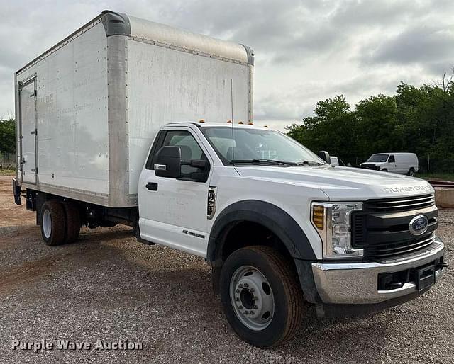 Image of Ford F-450 equipment image 2